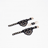 Черные кожаные наручники с клепками, кольцами и золотистой фурнитурой - Crazy Handmade - купить с доставкой в Серпухове