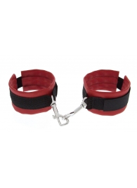 Красно-чёрные полиуретановые наручники Luxurious Handcuffs - Blush Novelties - купить с доставкой в Серпухове