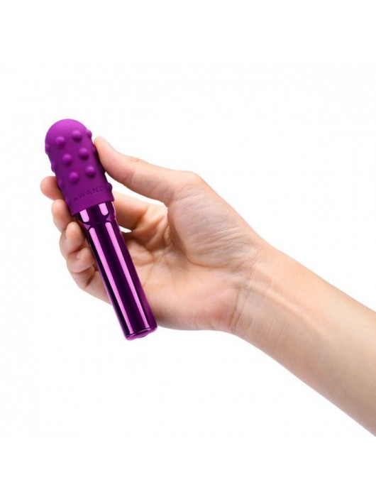 Фиолетовый жезловый вибратор Le Wand Grand Bullet с двумя нежными насадками - Le Wand