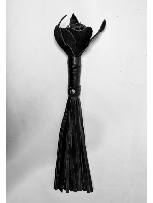 Черная кожаная плеть с розой в рукояти - 40 см. - БДСМ Арсенал - купить с доставкой в Серпухове