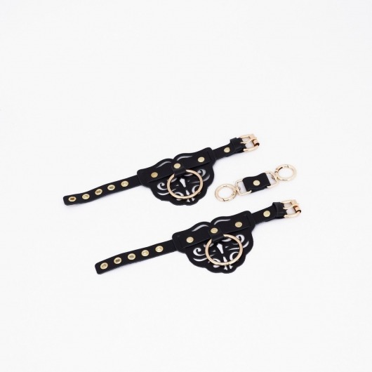 Черные кожаные наручники с клепками, кольцами и золотистой фурнитурой - Crazy Handmade - купить с доставкой в Серпухове