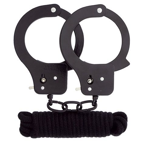 Чёрные наручники из листового металла в комплекте с веревкой BONDX METAL CUFFS LOVE ROPE SET - Dream Toys - купить с доставкой в Серпухове